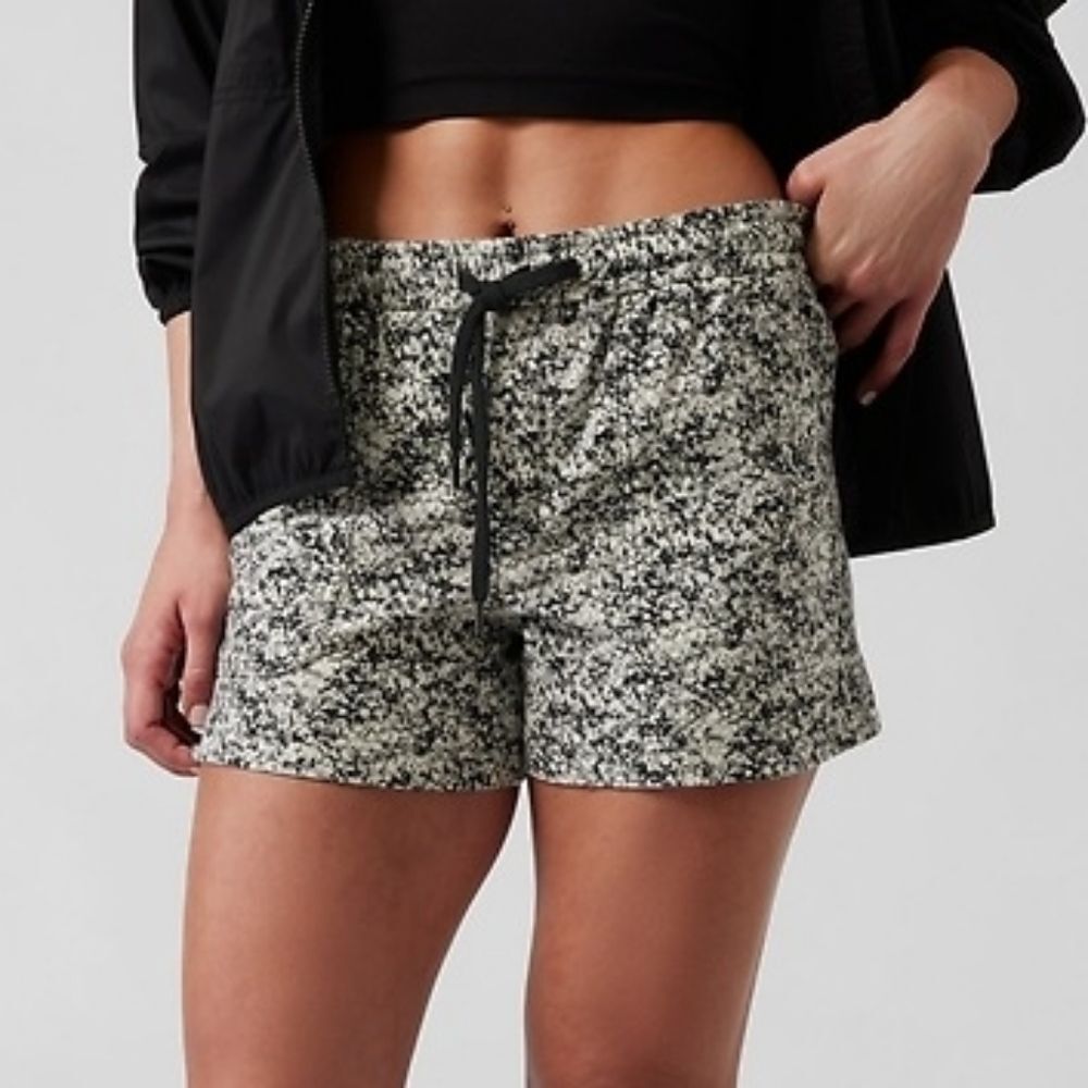 Athleta Black Pebbles Farallon Shorts Size Small